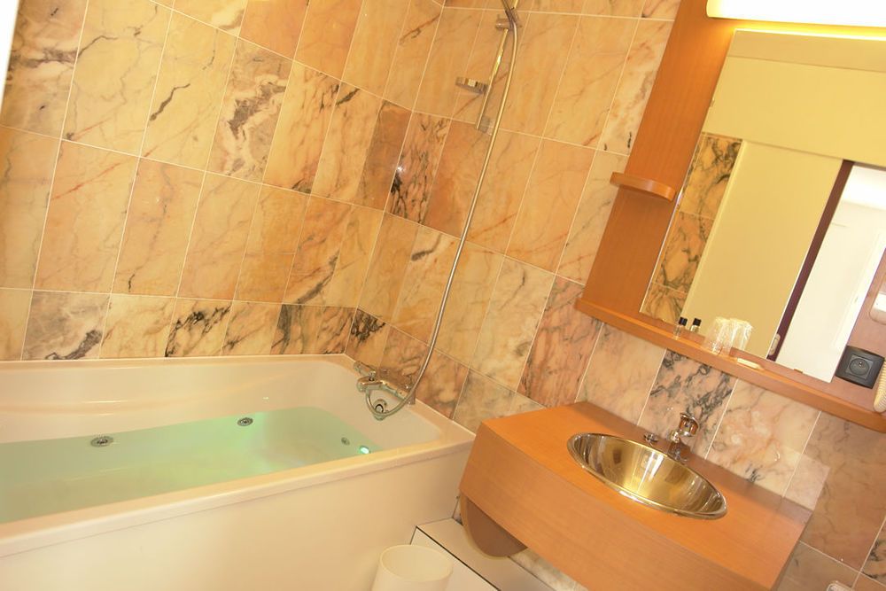 Brit Hotel Rennes Le Castel Экстерьер фото