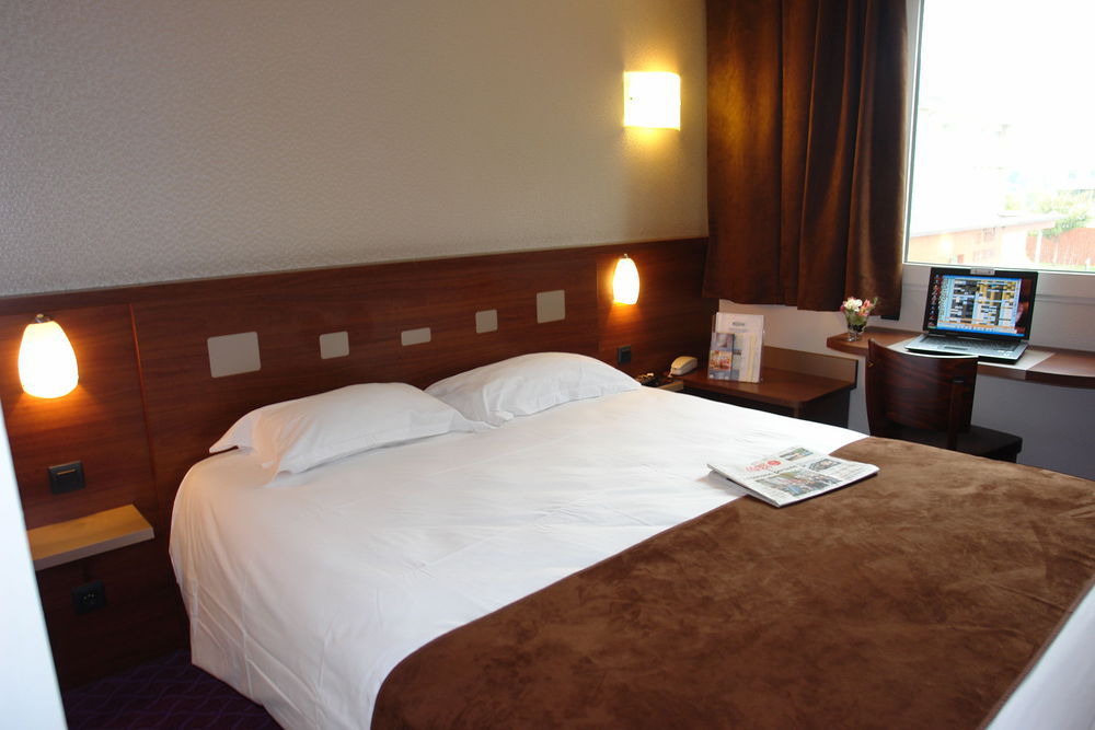 Brit Hotel Rennes Le Castel Экстерьер фото