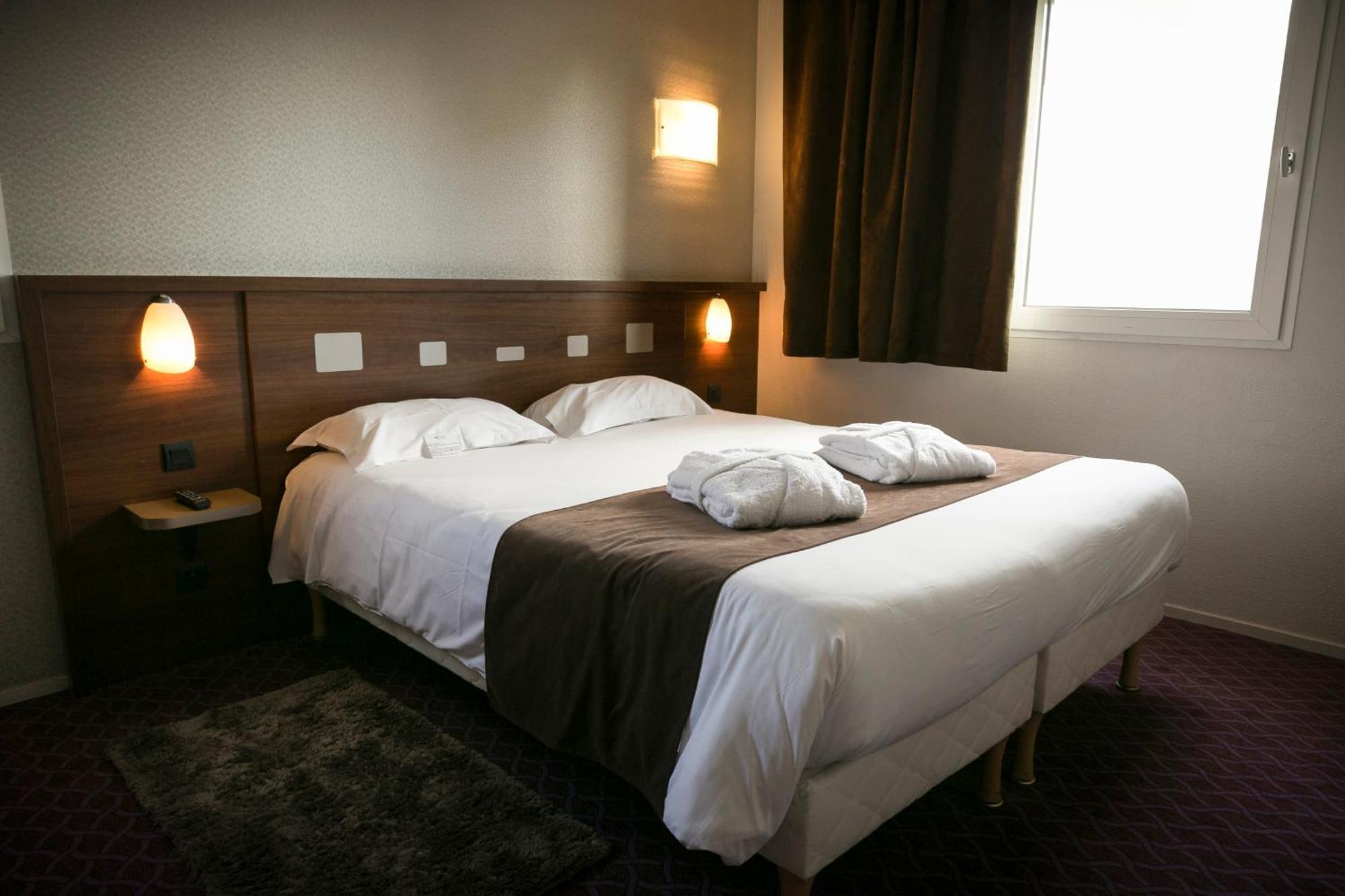 Brit Hotel Rennes Le Castel Экстерьер фото