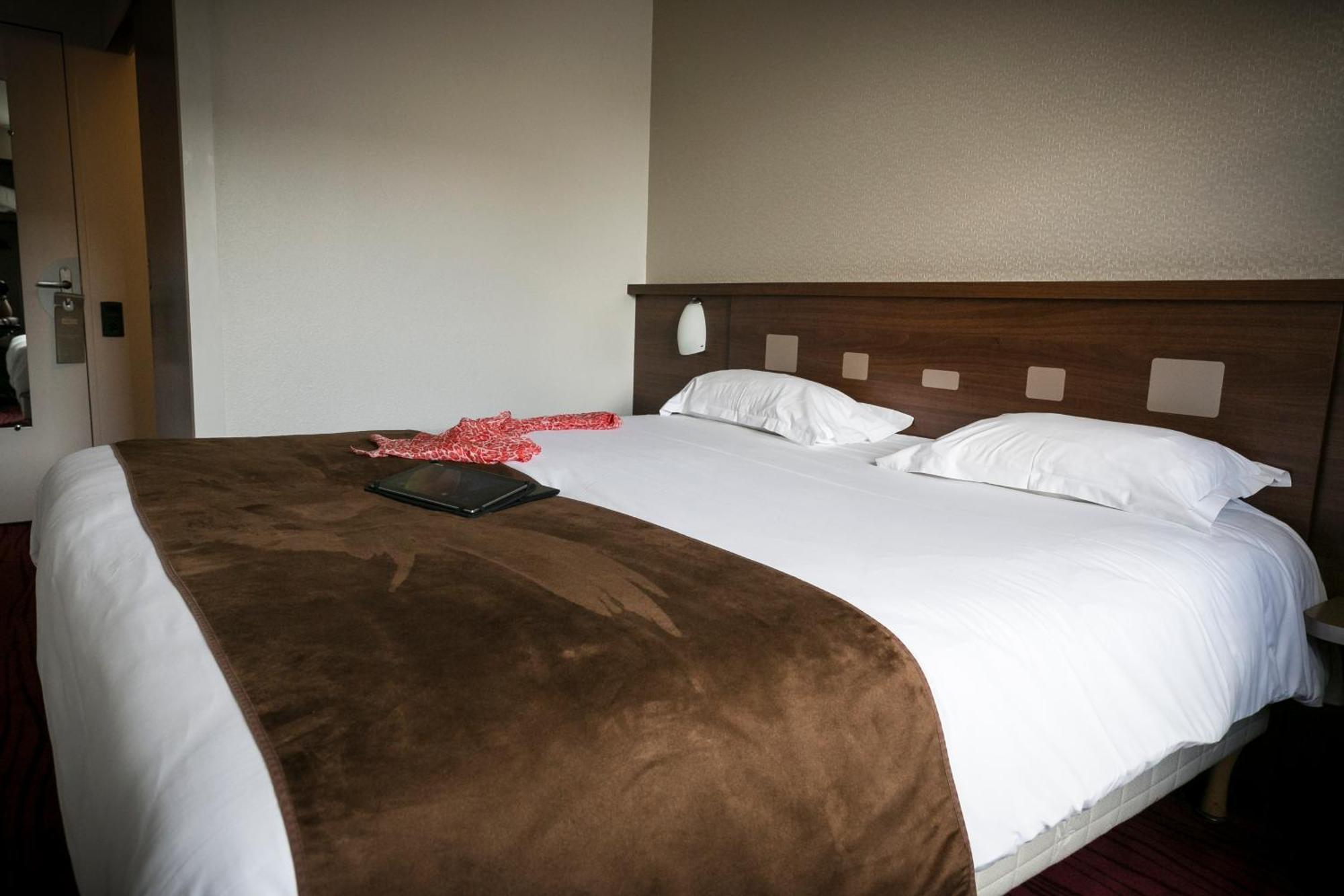 Brit Hotel Rennes Le Castel Экстерьер фото