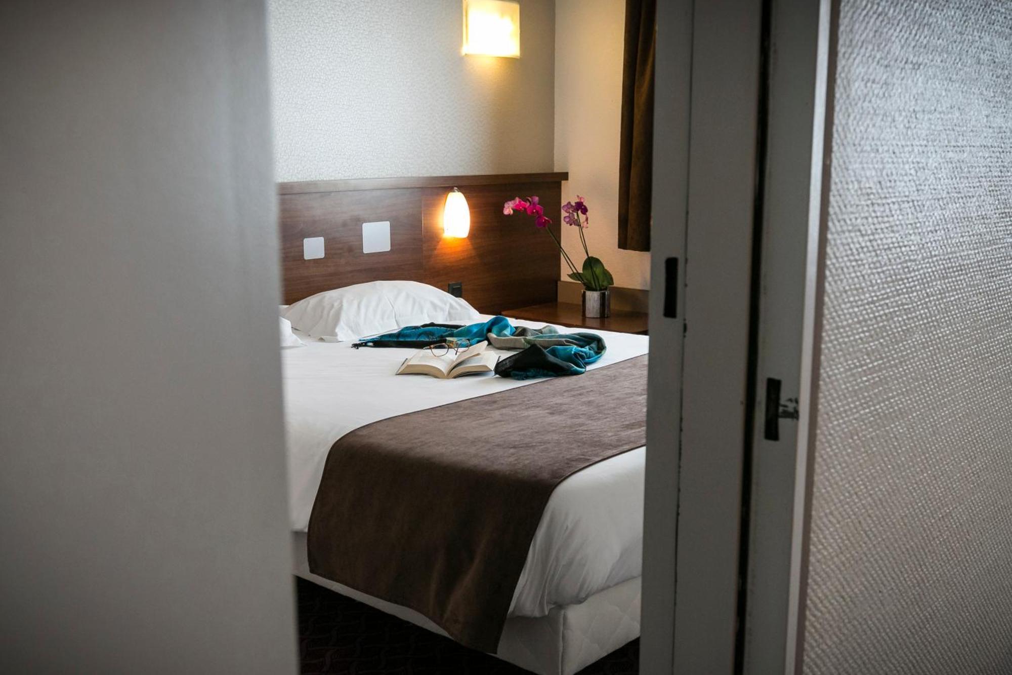 Brit Hotel Rennes Le Castel Экстерьер фото