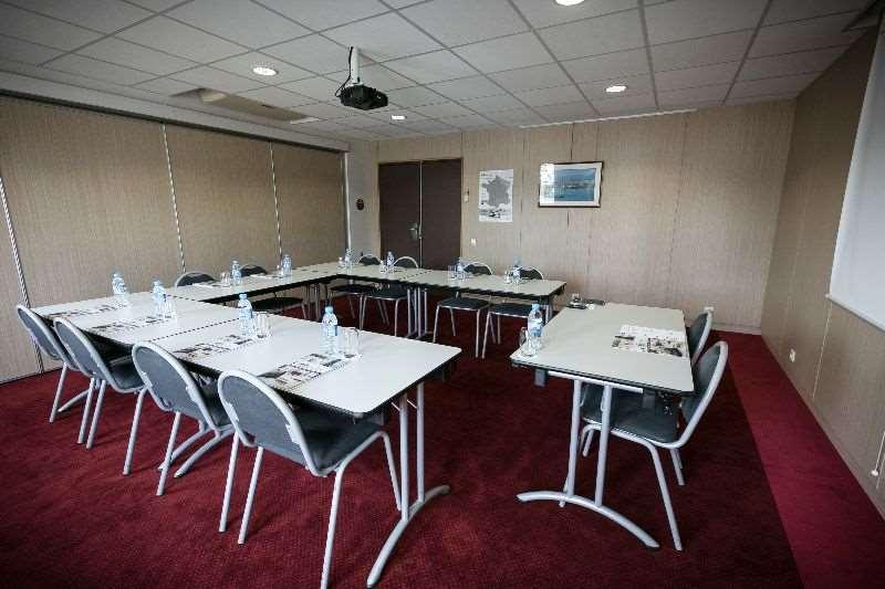 Brit Hotel Rennes Le Castel Удобства фото