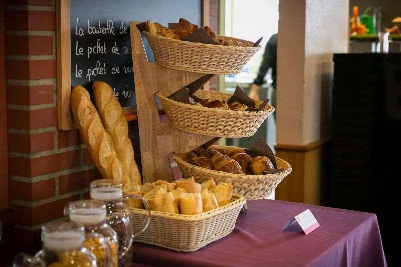 Brit Hotel Rennes Le Castel Ресторан фото
