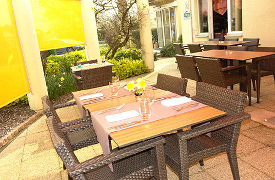 Brit Hotel Rennes Le Castel Экстерьер фото